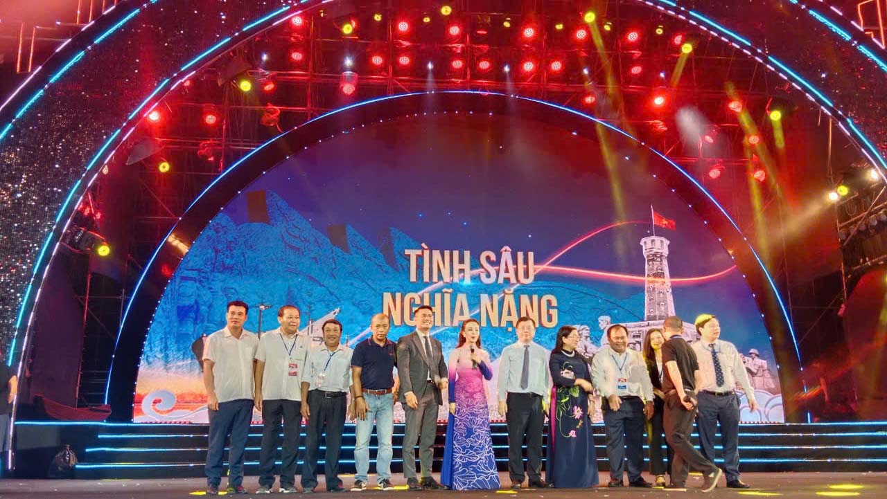 Cán bộ của Truyền thông Rồng Việt