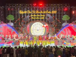 Ca nhạc ngày hội cua cà mau